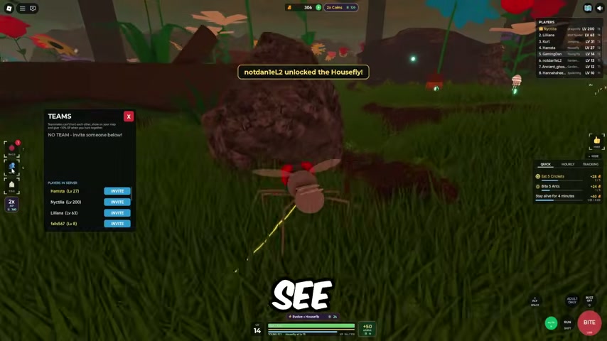 Teams menu with player list and Invite buttons